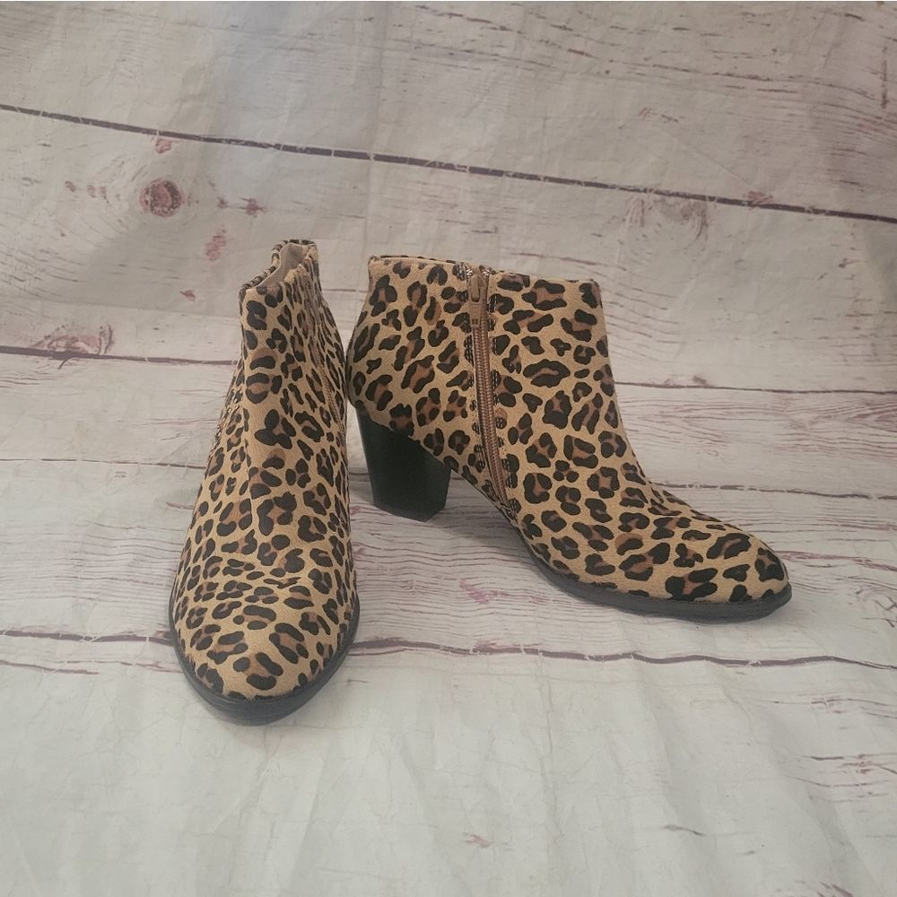 Vionic Georgia Leopard Print Calf Hair Ankle Boots Size 9.5